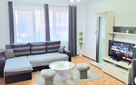 Chic Sanctuary One-Bedroom Retreat With Spectacular Landmark Views Of The Concert Hall