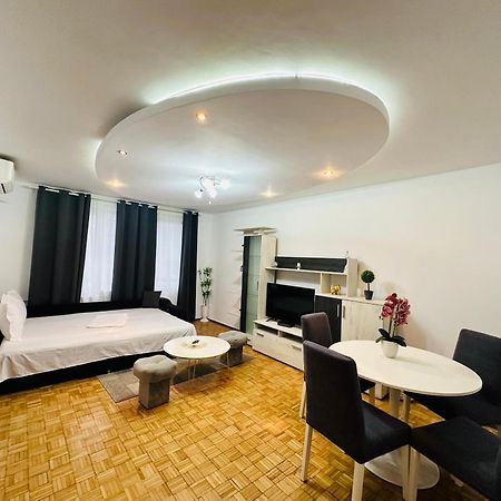 Chic Comfort 1Bdr With Landmark View - Concerthall Bucarest Esterno foto