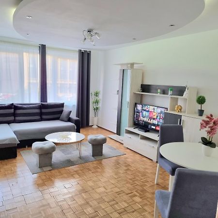 Chic Comfort 1Bdr With Landmark View - Concerthall Bucarest Esterno foto