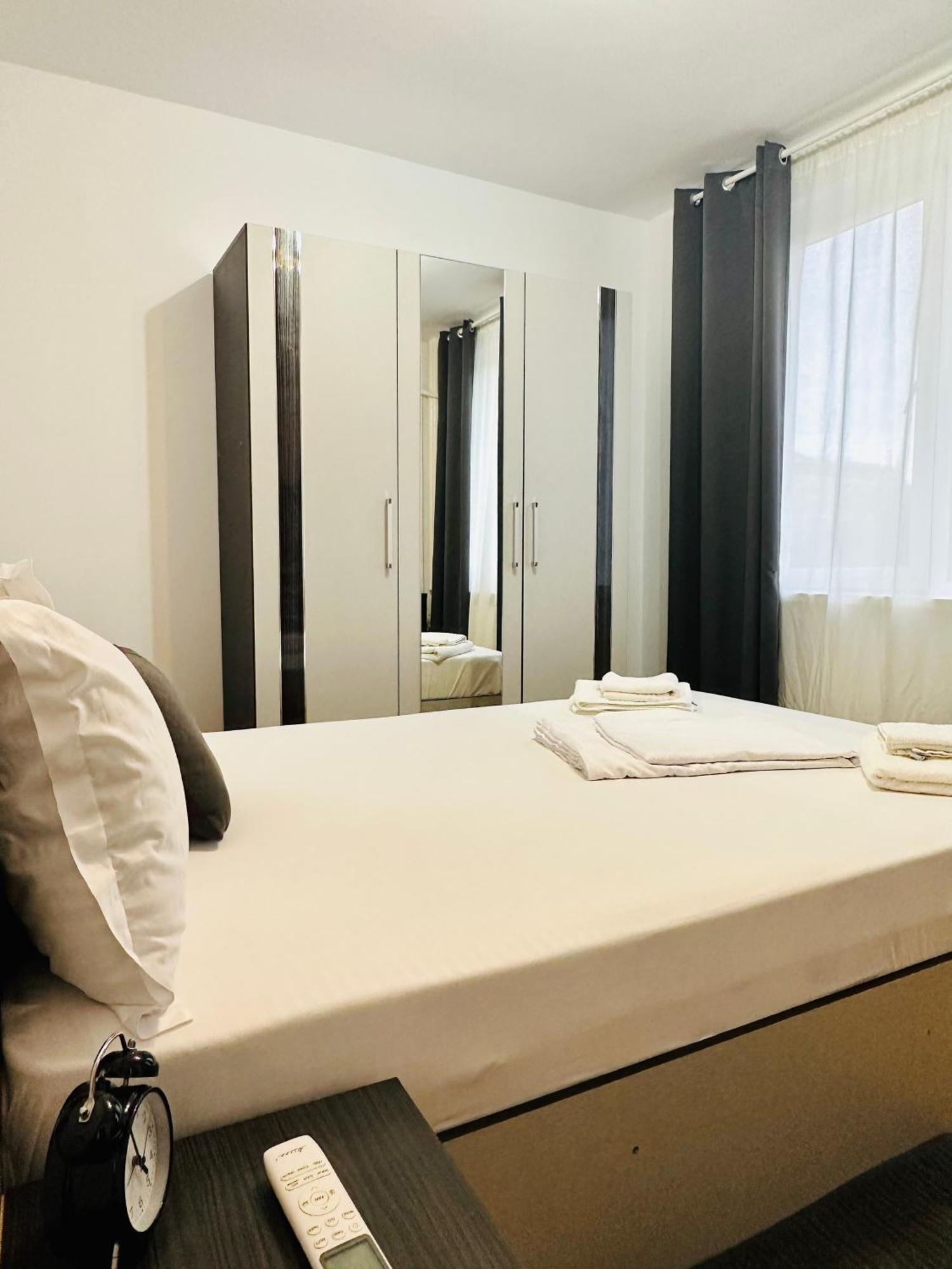 Chic Comfort 1Bdr With Landmark View - Concerthall Bucarest Esterno foto