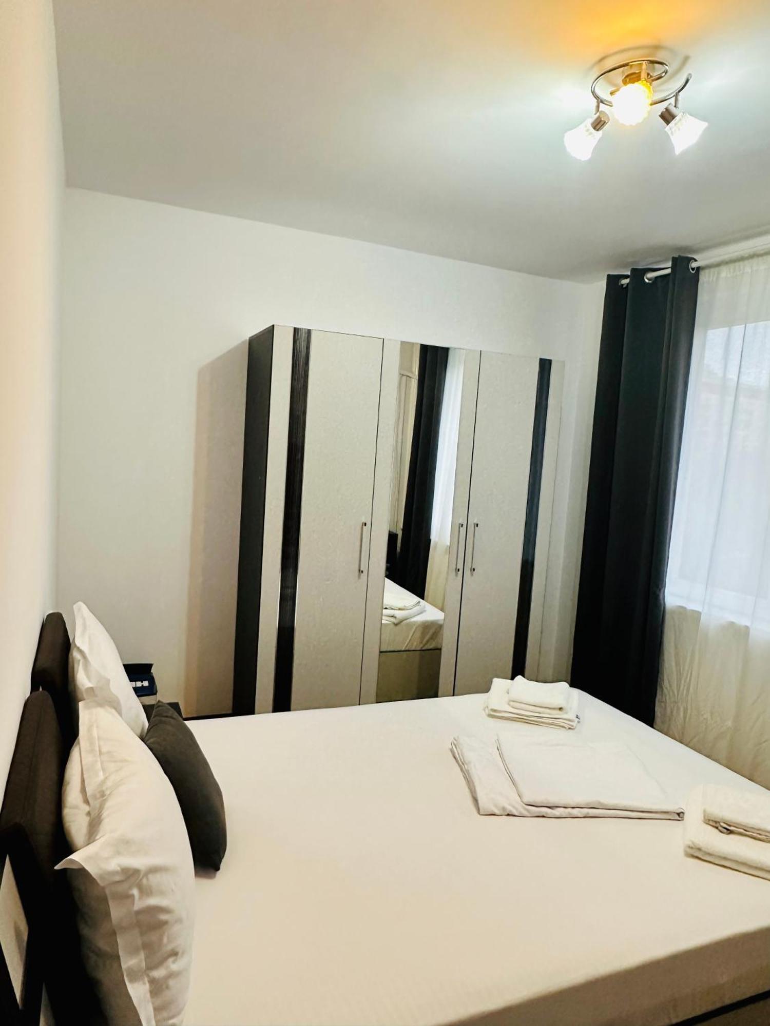 Chic Comfort 1Bdr With Landmark View - Concerthall Bucarest Esterno foto