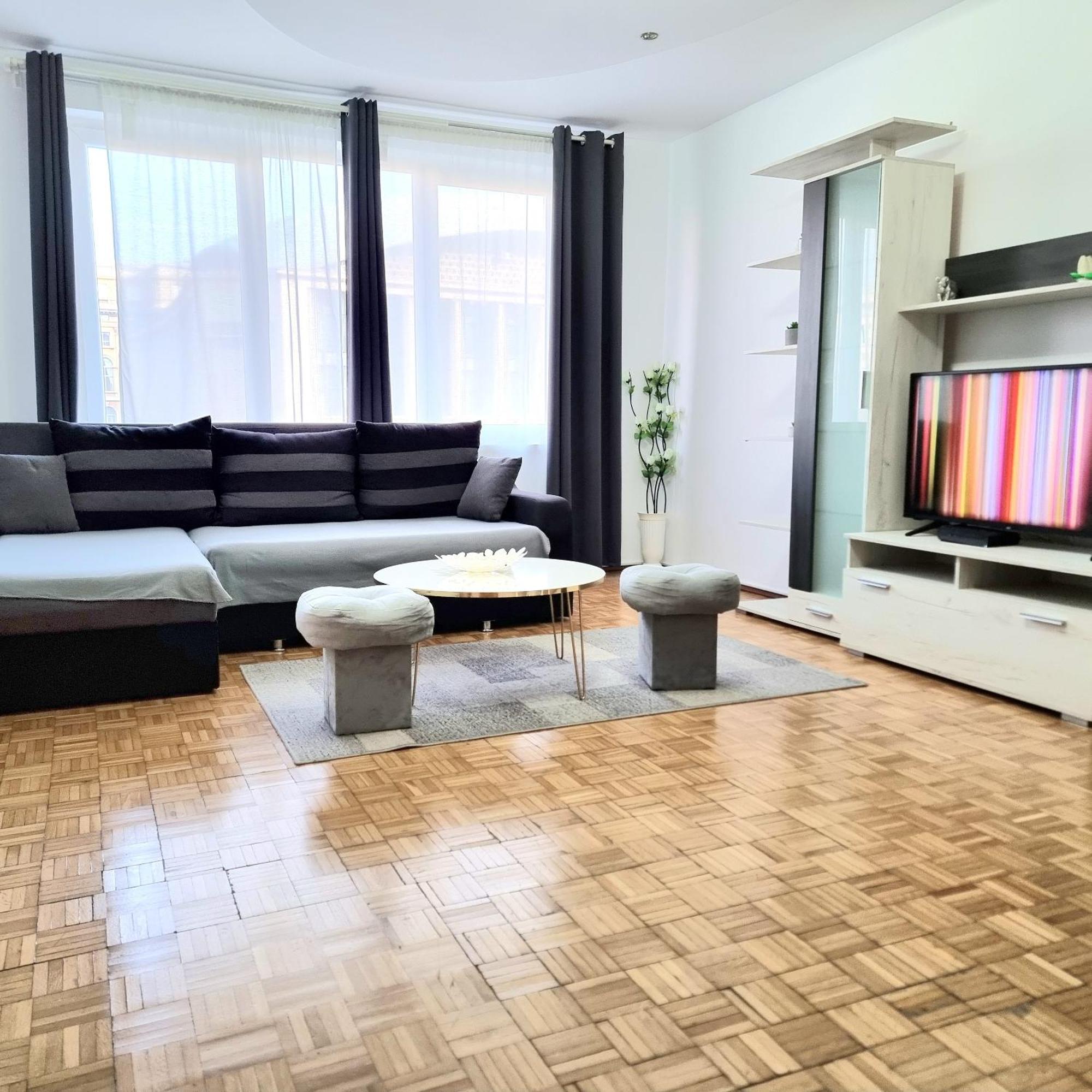 Chic Comfort 1Bdr With Landmark View - Concerthall Bucarest Esterno foto