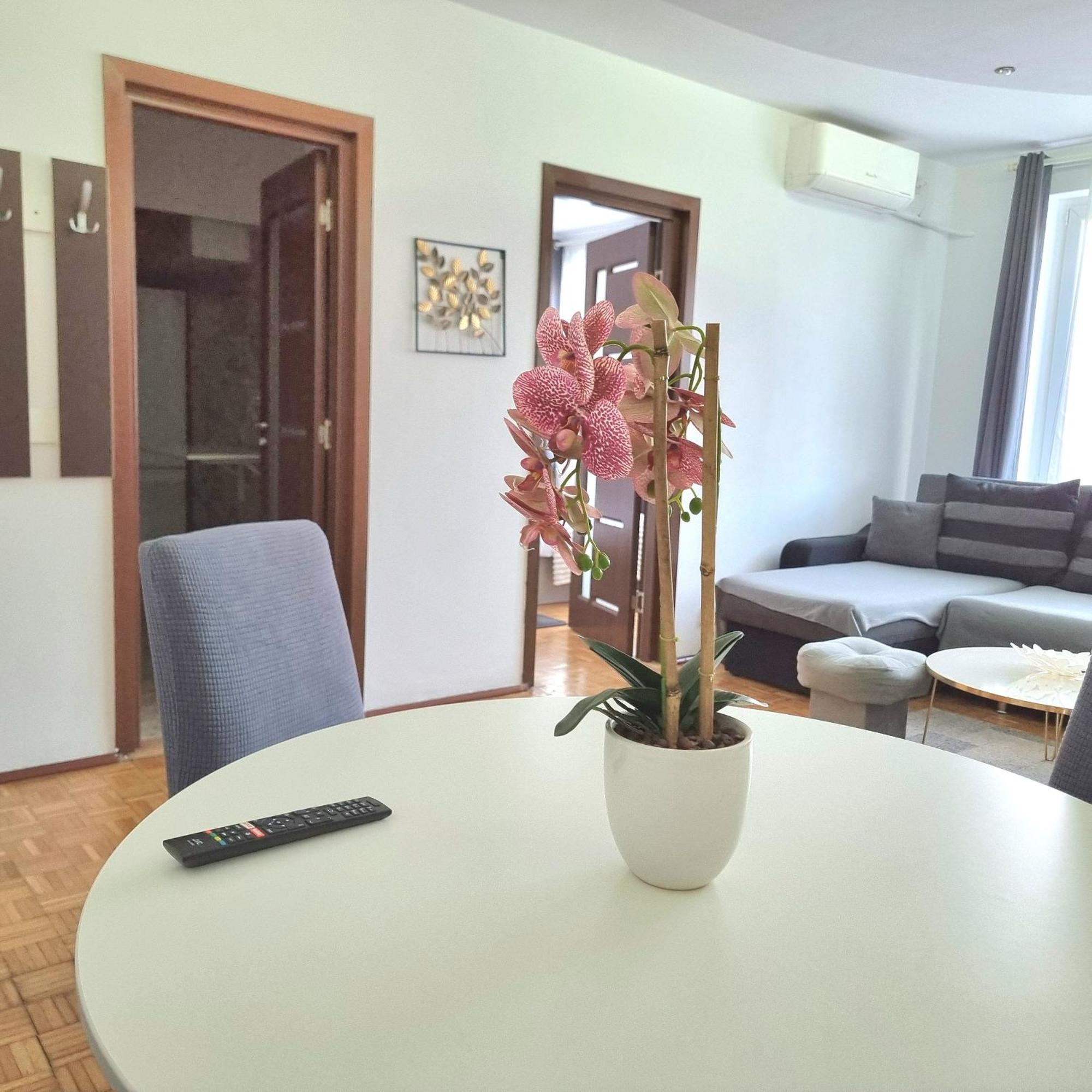 Chic Comfort 1Bdr With Landmark View - Concerthall Bucarest Esterno foto