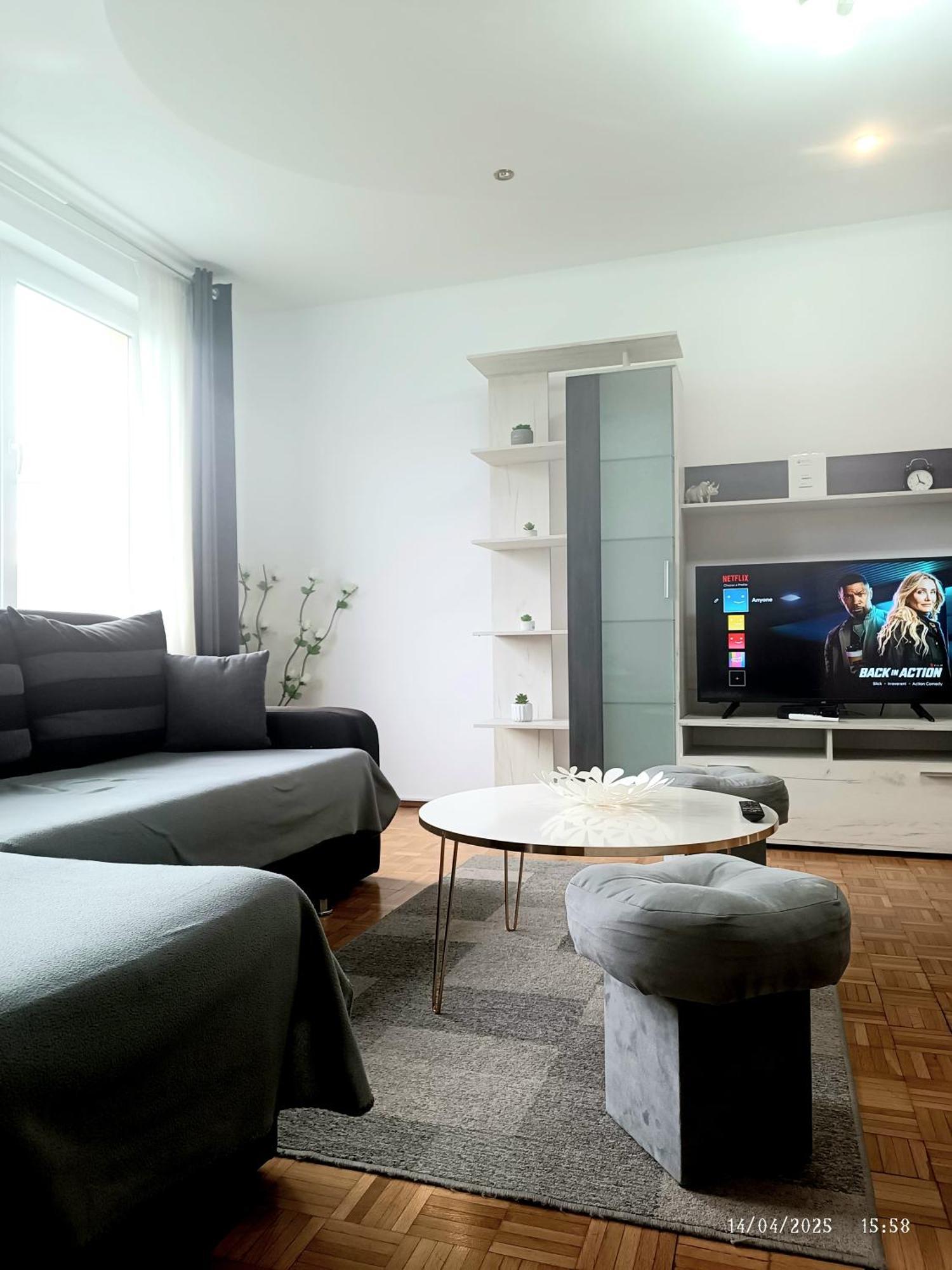 Chic Comfort 1Bdr With Landmark View - Concerthall Bucarest Esterno foto