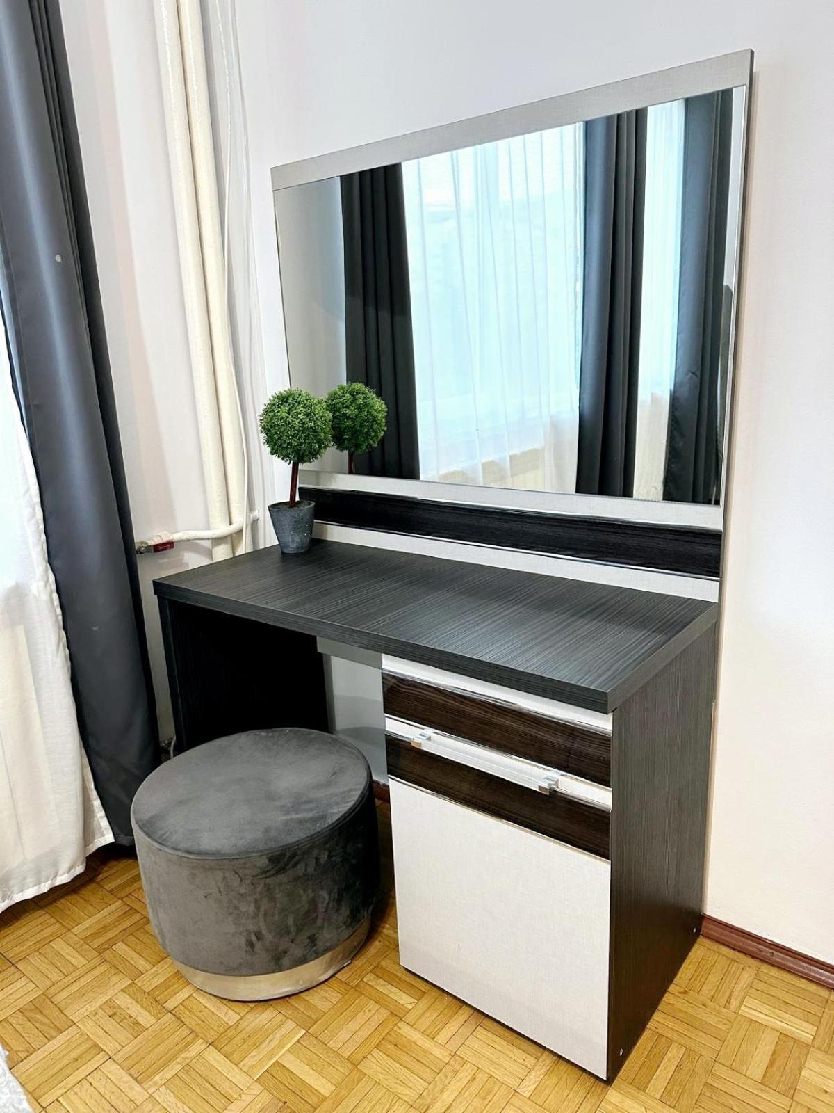 Chic Comfort 1Bdr With Landmark View - Concerthall Bucarest Esterno foto