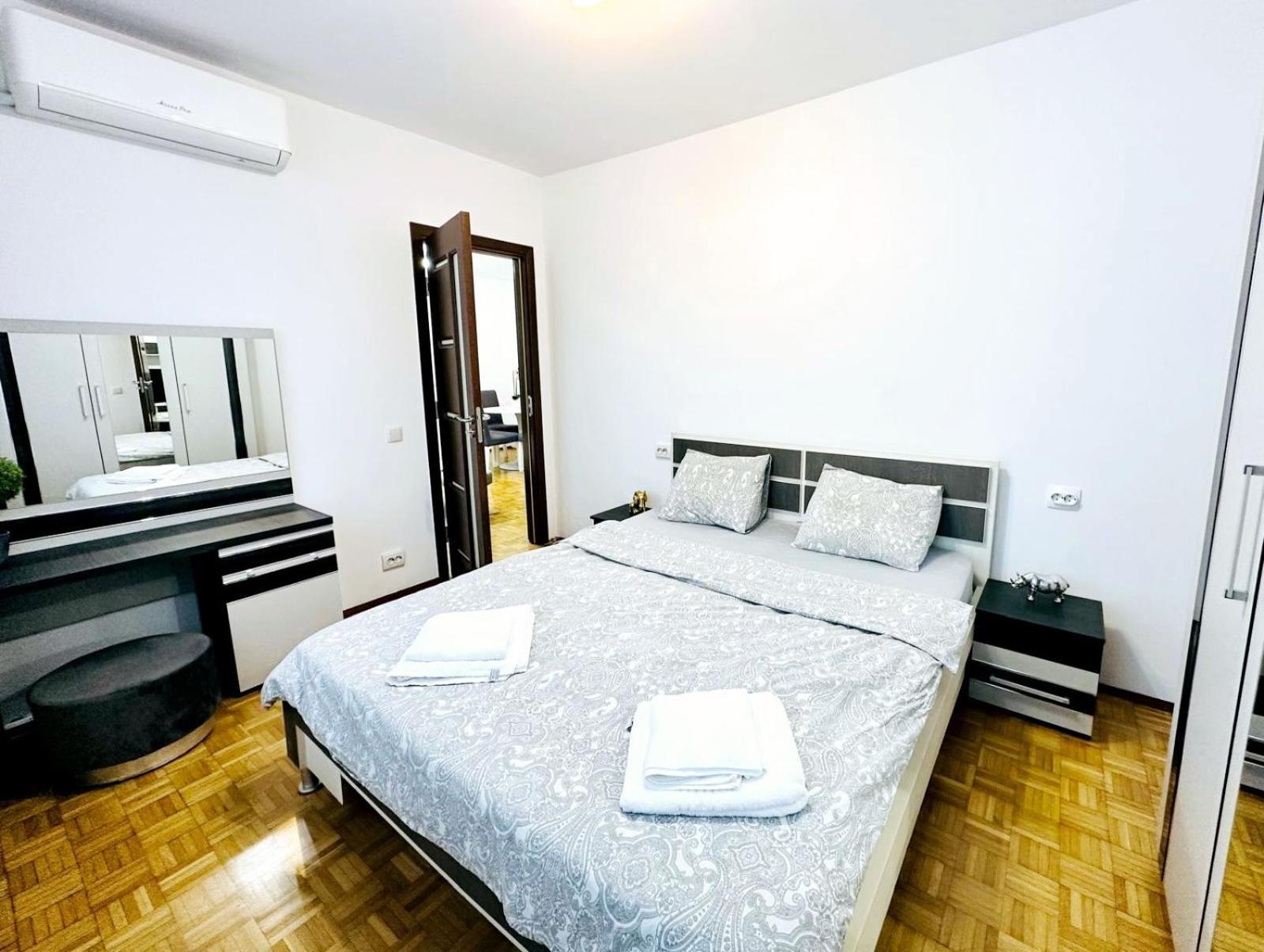 Chic Comfort 1Bdr With Landmark View - Concerthall Bucarest Esterno foto