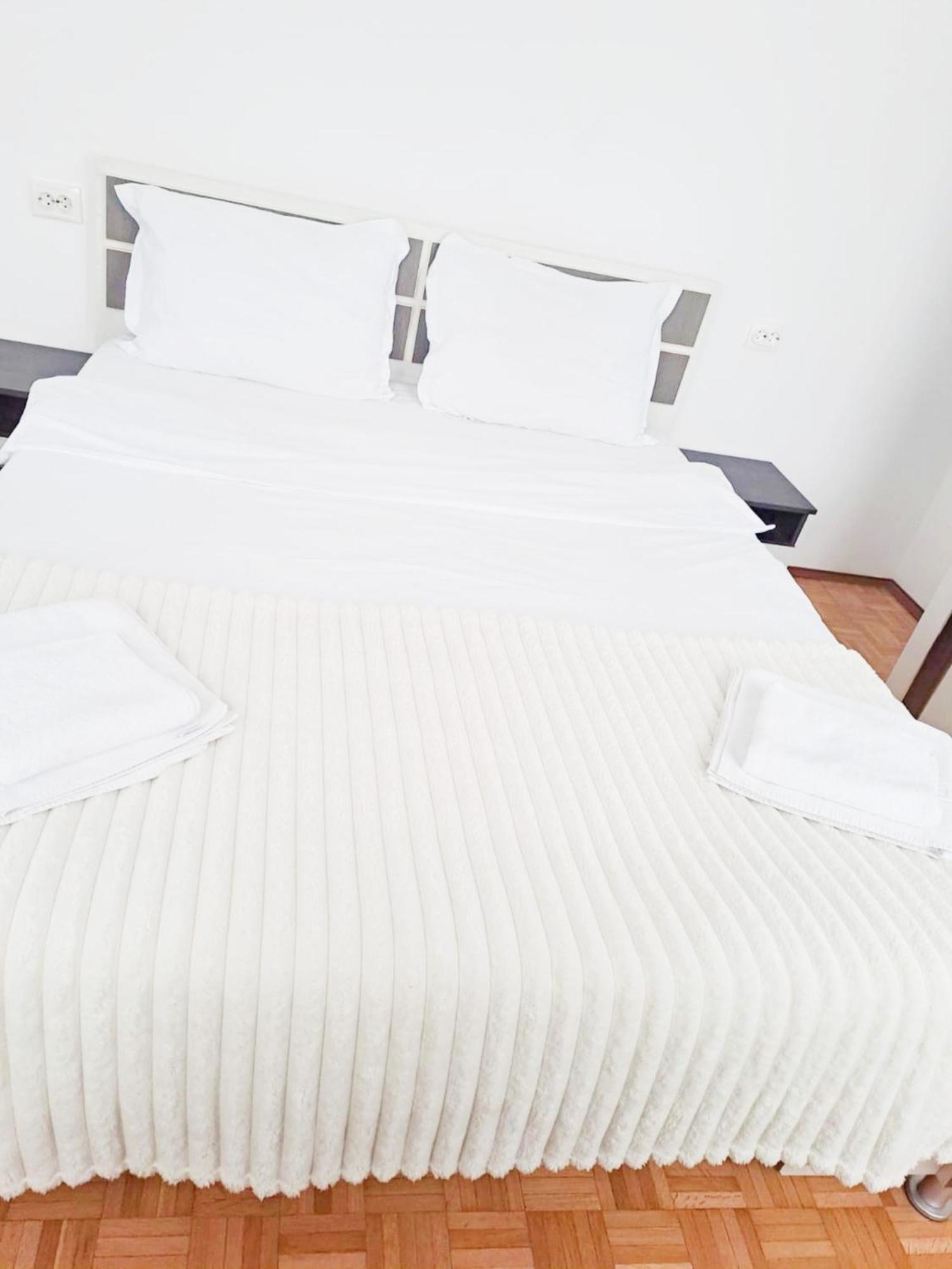Chic Comfort 1Bdr With Landmark View - Concerthall Bucarest Esterno foto