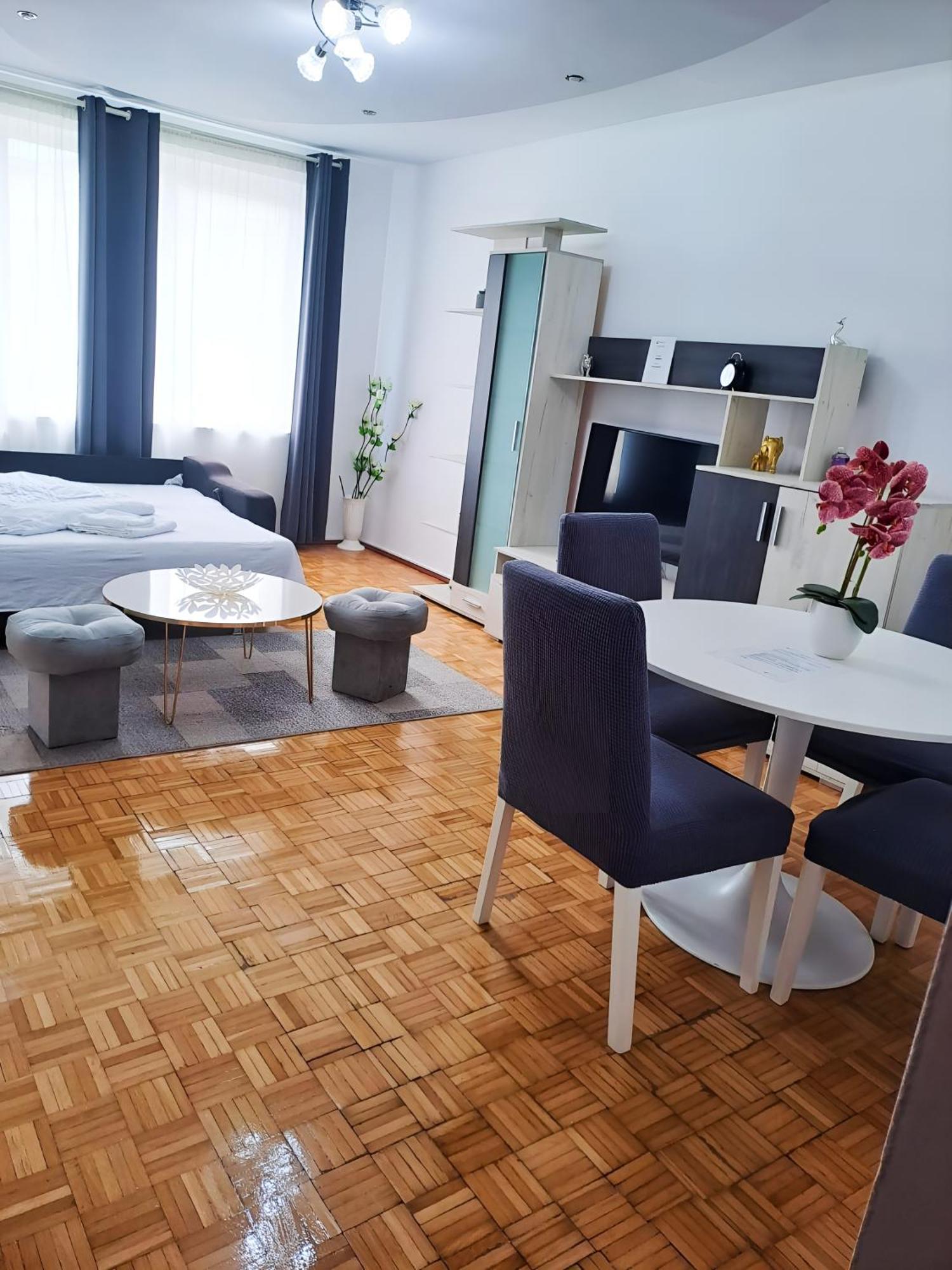 Chic Comfort 1Bdr With Landmark View - Concerthall Bucarest Esterno foto